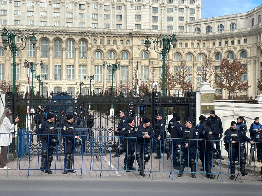 Jandarmi CCR Curtea Constitutionala miting calin georgescu