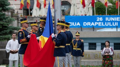 Ceremonie în Piaţa Tricolorului din Capitală cu ocazia Zilei Drapelului Naţional