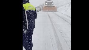 Infotrafic: Se circulă în condiţii de iarnă pe A1 Bucureşti - Râmnicu Vâlcea şi A2 Bucureşti - Constanţa / În 15 judeţe se intervine pentru deszăpezire