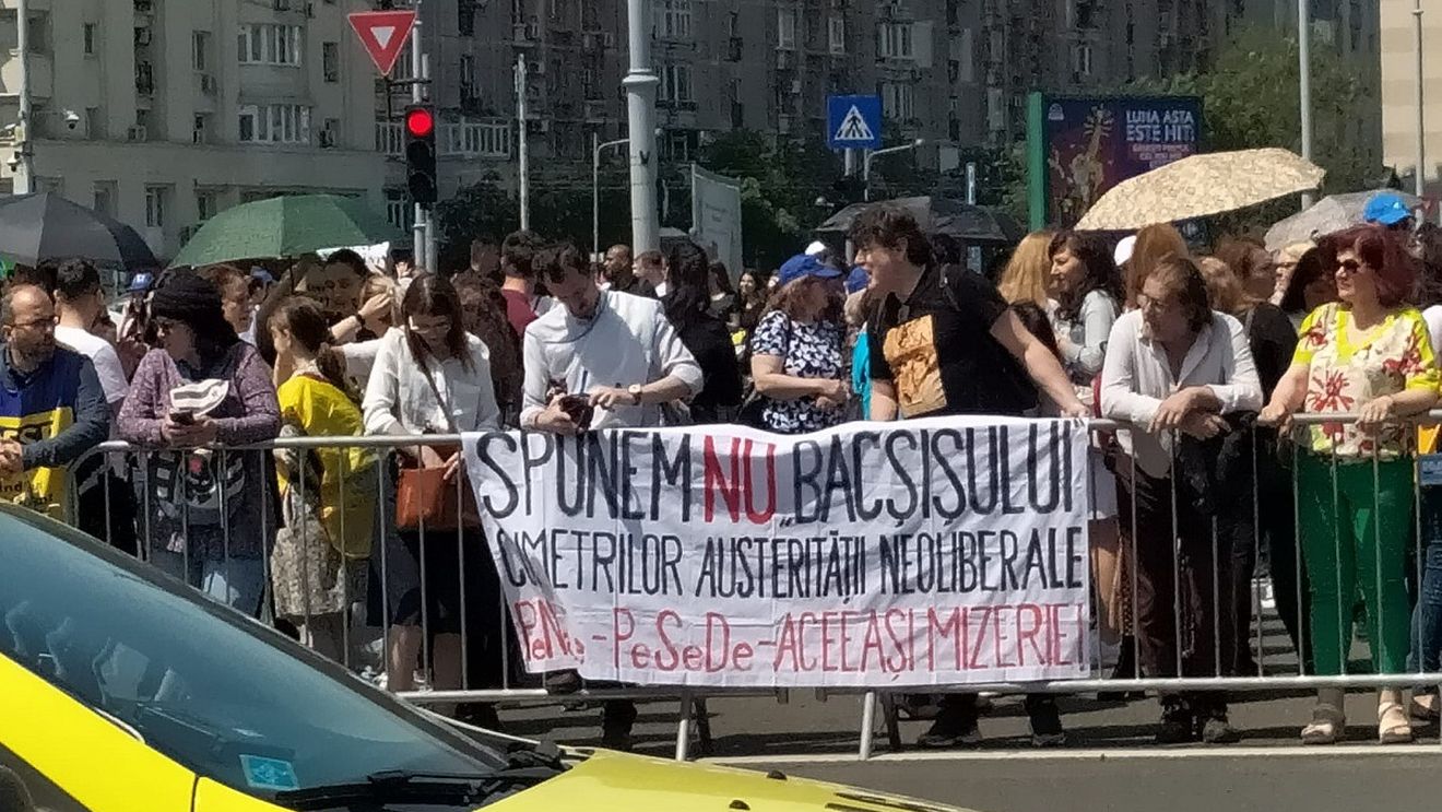 GALERIE FOTO Festivalul lozincilor de la marele protest al profesorilor care ironizează proiectul ”România Educată”: Anul viitor la vot, o să plătiți pentru tot / Vrem mai mult bănet! Brutul îl vrem net