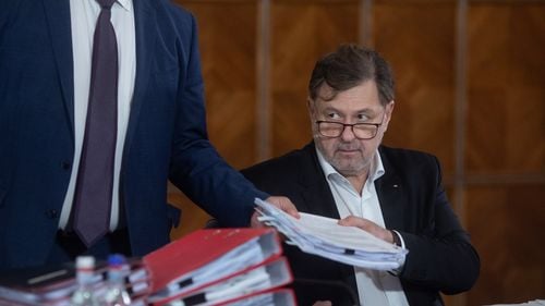 UPDATE: Moţiune simplă a USR împotriva ministrului Sănătăţii va fi votată miercurea viitoare / ”Ministrul Rafila - turistul leneş şi cinic care lasă România fără spitale”