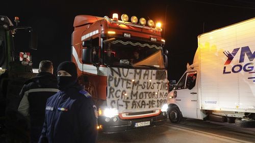 Serviciul vamal ucrainean anunţă că transportatorii şi fermierii români vor bloca joi un al treilea punct de la graniţa cu Ucraina, la Halmeu-Diakovo