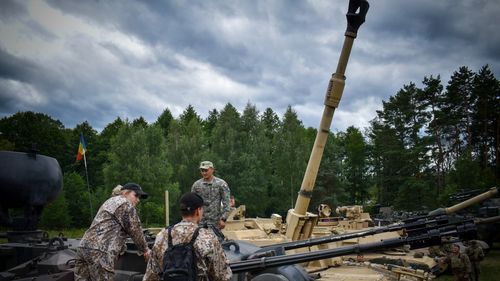 Publicație franceză: România este oficial în căutarea unui sistem de artilerie autopropulsat de 155 mm/  Autoritățile române plănuiesc să aloce până la 2 miliarde de euro, în două etape