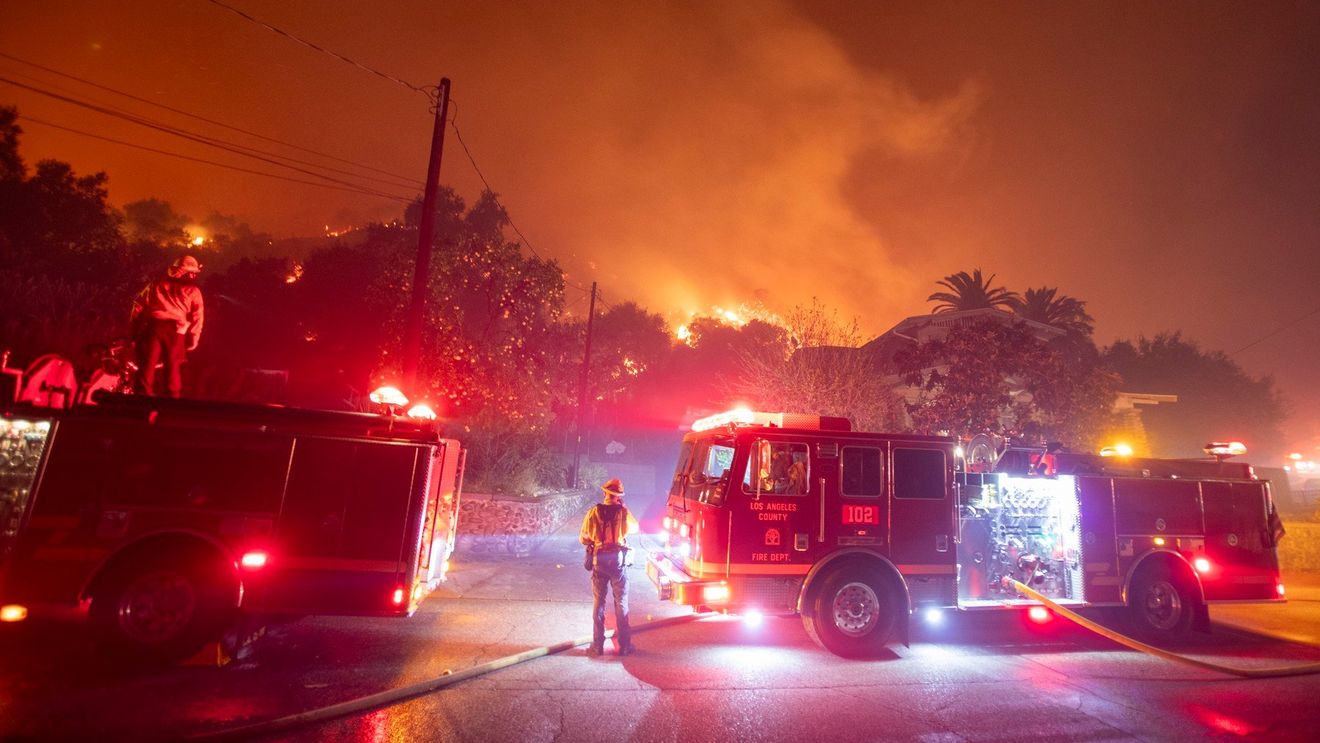 Polemică în SUA după ce poliţia imigraţiei a arestat doi pompieri care erau implicaţi în combaterea unui incendiu de proporţii / Democrații acuză un act „absurd”