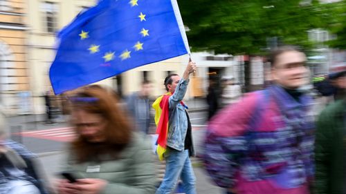 Majoritatea cetăţenilor vor ca UE să îi protejeze mai bine în contextul schimbărilor globale şi a riscurilor de securitate / Românii, sub media europeană (eurobarometru)