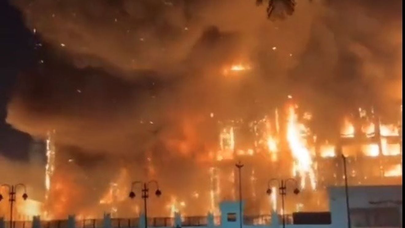 Incendiu uriaș în Ismailia, pe Canalul Suez, cel puțin 25 de răniți