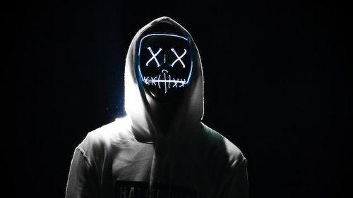 Aproape 300 de persoane au fost arestate în urma unei operaţiuni internaţionale de amploare vizând operaţiuni pe dark web / Poliţia a confiscat 51 de milioane de euro în numerar şi monedă virtuală, 850 de kilograme de droguri şi 117 arme de foc