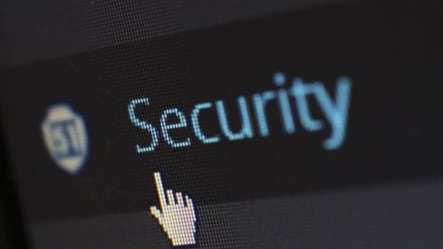 Atenţie la e-mailuri suspecte şi ataşamente periculoase care par a proveni de la organizaţii sau companii cunoscute, avertizează Directoratul Naţional de Securitate Cibernetică