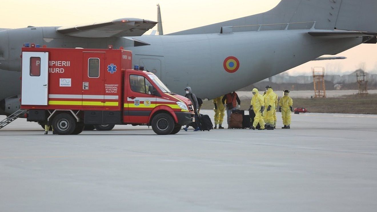 O aeronavă militară transportă la Veneţia un nou-născut în stare gravă