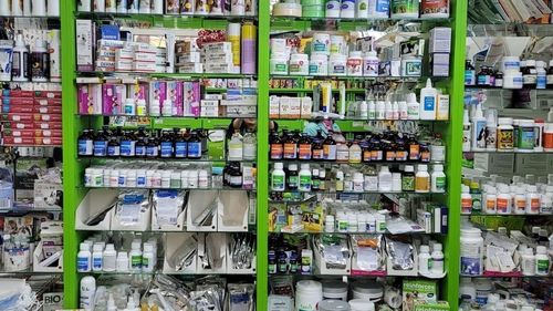 Wiener (USR) îi solicită ministrului Sănătăţii să modifice mecanismul de evaluare a medicamentelor deficitare / ”Acum sunt evaluate stocurile din depozite, dar nu se iau în considerare cererile farmaciilor”