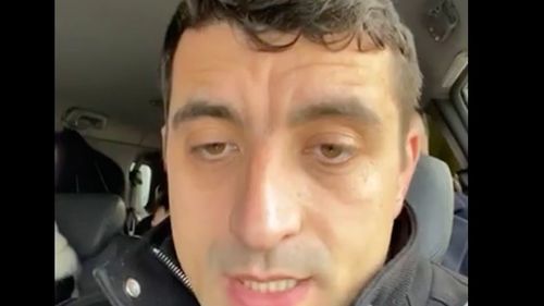 VIDEO Deși are interdicție de a intra pe teritoriul Moldovei, liderul AUR George Simion se află la graniță, amenințând că rămâne la froniteră până când i se va permite accesul în țară: Stau aici până în 2023 dacă trebuie