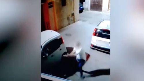 VIDEO Un consilier local italian a fost filmat în timp ce își împușcă partenerul de afaceri alături de care presta servicii funerare. Partidul se delimitează de atacator