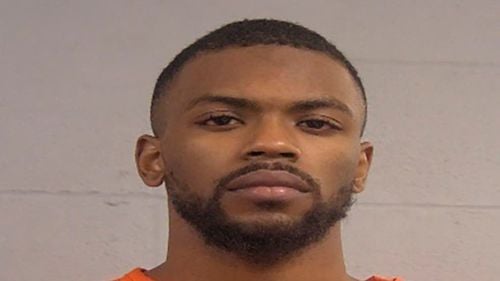 Quintez Brown, un activist Black Lives Matter onorat de fundația lui Barack Obama în 2019, a fost inculpat pentru tentativă de omor a unui candidat la primărie în Louisville, Kentucky