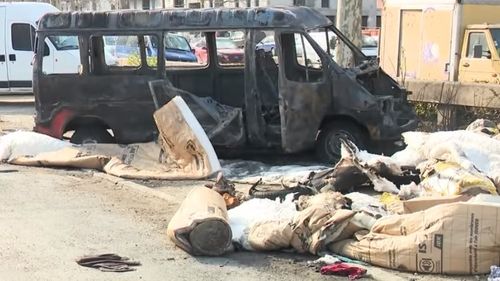 Atacuri concertate la Paris împotriva taberelor de romi după apariția fake-news-urilor despre un presupus hoț de organe care răpește copii cu o dubă albă