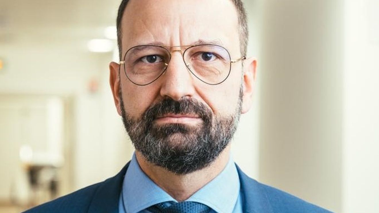 VIDEO Apel emoționant la vot al medicului Radu Lupescu, stabilit în Franța: Dacă tata ar trăi, și-ar suna toate rudele și toți prietenii să voteze împotriva unui candidat care vrea să ne ducă cu 35 de ani în urmă