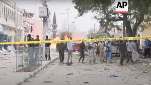 Cel puţin 10 persoane au fost ucise într-un dublu atentat sinucigaş cu maşină-capcană în capitala somaleză Mogadiscio