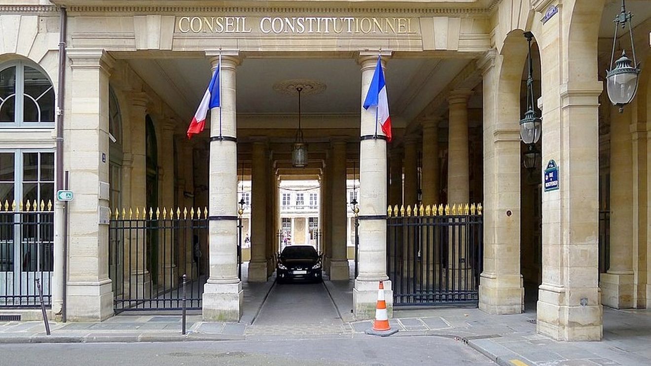 Franța: Consiliul Constituțional cenzurează parțial contestatul proiect de lege de reformă a sistemului de pensii. Majorarea vârstei de pensionare de la 62 la 64 de ani rămâne în vigoare - victoria președintelui Macron și a guvernului său