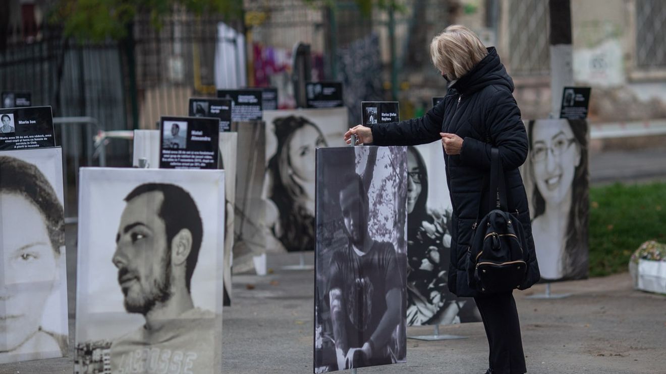 6 ani de la tragedia de la Colectiv. Slujbă de pomenire pentru victime la biserica "Sfântul Nicolae" - Broşteni şi în faţa fostului club