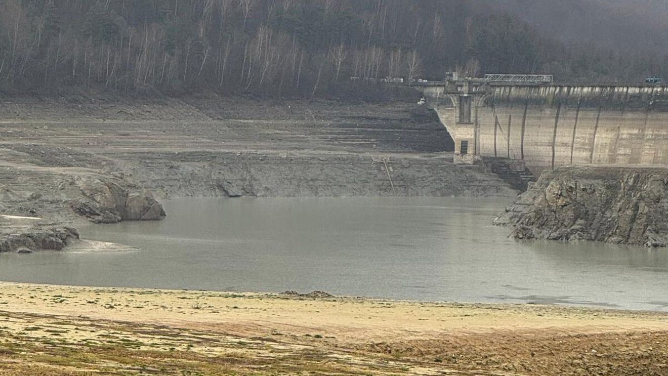 Antena3: Cum s-a ajuns ca zeci de mii de oameni din Prahova să nu aibă apă potabilă. Prefect: E posibil să se suspende cursurile