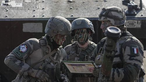 Premierul Ilie Bolojan, întrevedere cu ministrul de stat german pentru Europa, Gunther Krichbaum / Germania va susţine în continuare apărarea militară pe Flancul de Est şi continuarea participării cu trupe militare în România