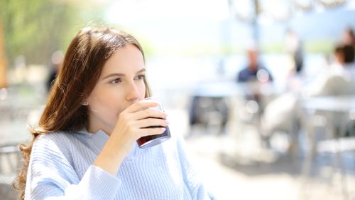 Medici: Aceste alternative „mai sănătoase” la băuturile răcoritoare carbogazoase afectează, de fapt, sănătatea creierului / Pot duce la creșterea în greutate și chiar la Alzheimer