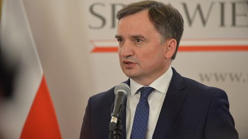 Ministrul polonez al Justiției susține că Polonia ar trebui să rămână în UE, dar nu cu orice preț: Convingerea că UE este o rudă binevoitoare care ne dă bani reprezintă propagandă şi este falsă
