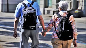 De ce generația Baby Boom din Marea Britanie rescrie regulile îmbătrânirii: acces la servicii medicale, alimentație mai sănătoasă și fără țigări