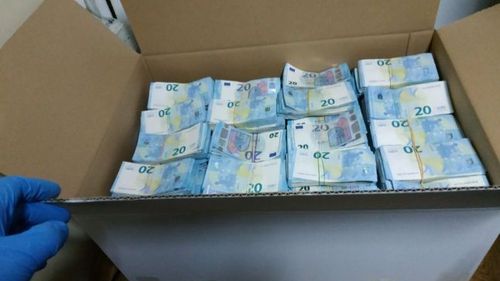 VIDEO Cum au trecut șase colete cu 1,6 milioane de euro cash prin punctul vamal preferat al traficanților de țigări