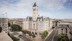 Compania familiei Trump, care administrează Hotelul Trump International, solicită ajutor de la guvernul american din cauză că nu mai poate plăti chiria clădirii din centrul Washingtonului
