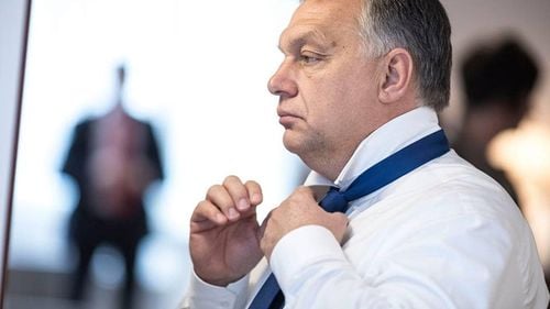 Verticala puterii din Ungaria se consolidează: o companie-gigant din subordinea premierului Orban preia controlul asupra tuturor proiectelor de construcții municipale de peste 2 milioane de euro