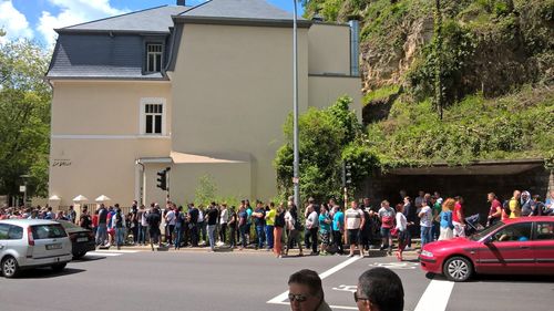 Noi relatări dramatice despre bătăia de joc de la ambasadele României: Ce s-a întâmplat azi la Luxemburg ne-a umilit îngrozitor. Nu am reușit să votez după opt ore de așteptare