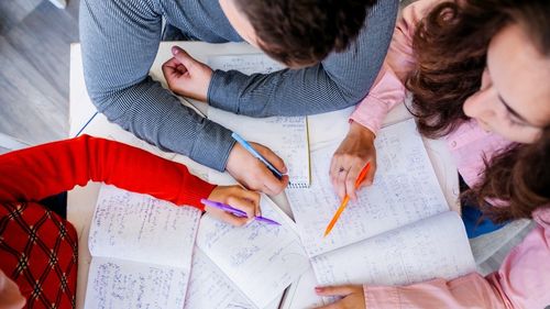 Cele mai slabe rezultate la simularea Bacalaureatului din 2022 încoace, în județul Iași: Doar doi din cinci elevi de clasa a XII-a au obținut medii de promovare la testarea din decembrie – raport ISJ