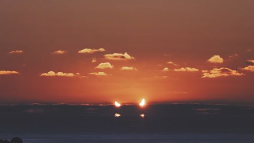 VIDEO Un rar „răsărit dublu” de soare, surprins în Canada, în timpul recentei eclipse