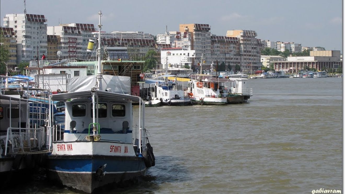 Nava „Mirceşti” a intrat în reparaţii în şantierul din Galaţi / Este primul vas care a reluat transportul pe Dunăre între Grindu și Galați