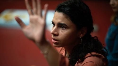 Alina Şerban: Este un cadou imens pentru mine să ajungă la oameni, în franceză, cuvintele pe care le-am scris cândva, plină de anxietate