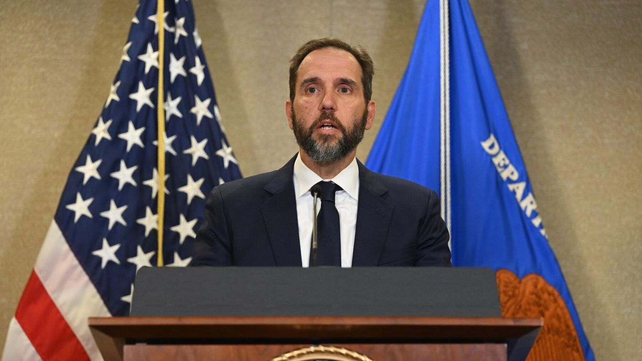 Procurorul special Jack Smith evaluează cum să închidă două dosare penale împotriva lui Trump, după victoria în alegerile prezidenţiale