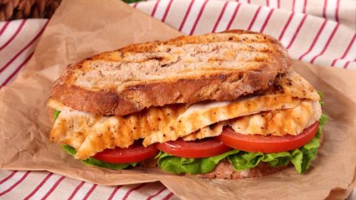 Specialiștii în nutriție au stabilit care este cel mai sănătos sandviș / Ce trebuie să conțină și, mai ales, cum poți reduce caloriile