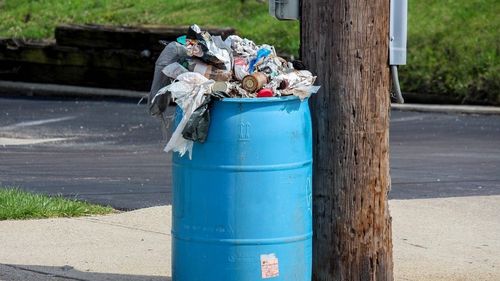 Gunoiul este ridicat din nou în Brăila, după ce municipalitatea a încheiat contract cu un nou operator de salubritate / În urmă cu două săptămâni a fost declarată stare de alertă în tot județul