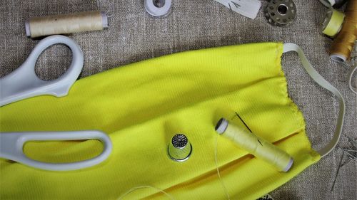 Recomandări OMS privind măștile textile: să aibă trei straturi de protecţie şi să nu fie prevăzute cu valvă / Folosirea a două măşti de pânză în acelaşi timp poate fi riscantă