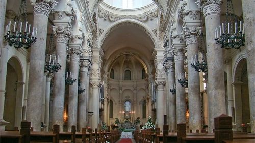 Dumnezeu nu mai locuiește aici?