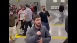 SUA condamnă atacul antisemit al protestatarilor din republica rusă Daghestan asupra avionului care venea din Tel Aviv/ Au fost raportați răniți