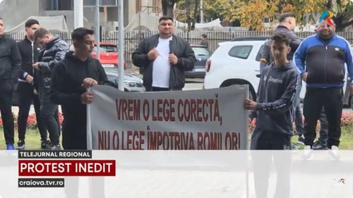 VIDEO Protest în stradă din partea comunităţii rome, la Târgu Jiu, din cauza proiectului de lege care interzice căsătoriile între minori: „Logodna este o arvunire, să se cunoască tinerii”