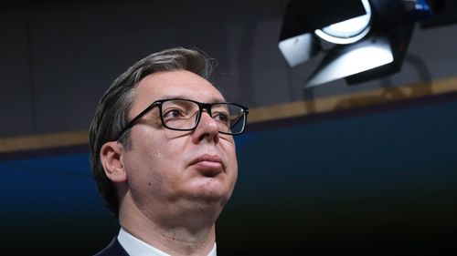 Mii de persoane se strâng în Belgrad pentru un miting major care pune la încercare guvernul populist al președintelui Vucic