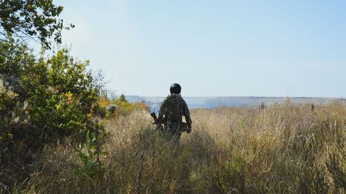 Peripețiile unui danez în Rusia. A fost luat la armată, obligat să bea vodcă, bătut și suspectat că e spion