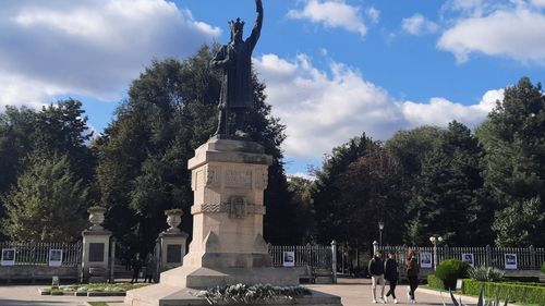 Guvernul de la Chișinău a fost remaniat. Noii miniștri sunt învestiți marți în funcție. Portofoliul Justiției rămâne condus de același ministru