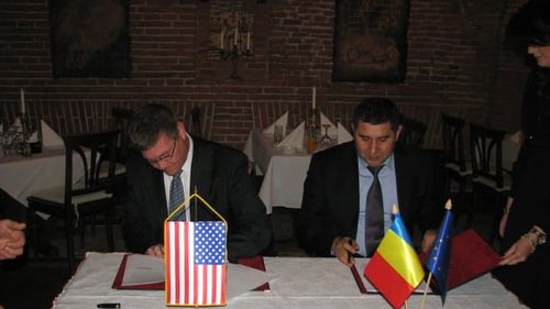 Investitorul american interesat de presa independentă din România are un partener de afaceri rus și a avut legături cu Nicolae Dumitru, zis Niro. Vezi în text explicațiile lui Mark Robertson