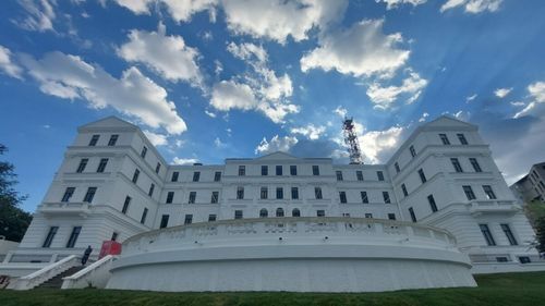 FOTO Istoria clădirii unde vor participa oficialii români la Ziua Marinei din Constanța: Fostul ”Hotel Carol”, inaugurat la sfârșitul secolului al XIX-lea, construit cu spatele la mare