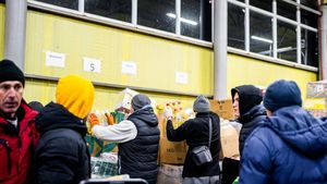 FOTO Un convoi umanitar de 11 tiruri al Arhiepiscopiei Sucevei și Rădăuților a ajuns la Cernăuți / Pentru colectarea ajutoarelor s-a implicat și Arhiepiscopia Vadului, Feleacului şi Clujului