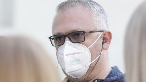 Orban afirmă că directorul Unifarm Adrian Ionel, acuzat că a luat mită 760.000 de euro, a apărut în funcție în 2012, când guvernul era condus de Ponta. Director general al Unifarm a fost numit în 2016, când Vlad Voiculescu era ministru al Sănătății. Voiculescu: ”E o încercare de manipulare”