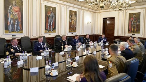 Șeful Comandamentului Operaţiilor Speciale SUA, generalul Bryan Fenton, primit de premierul Ciucă la Palatul Victoria